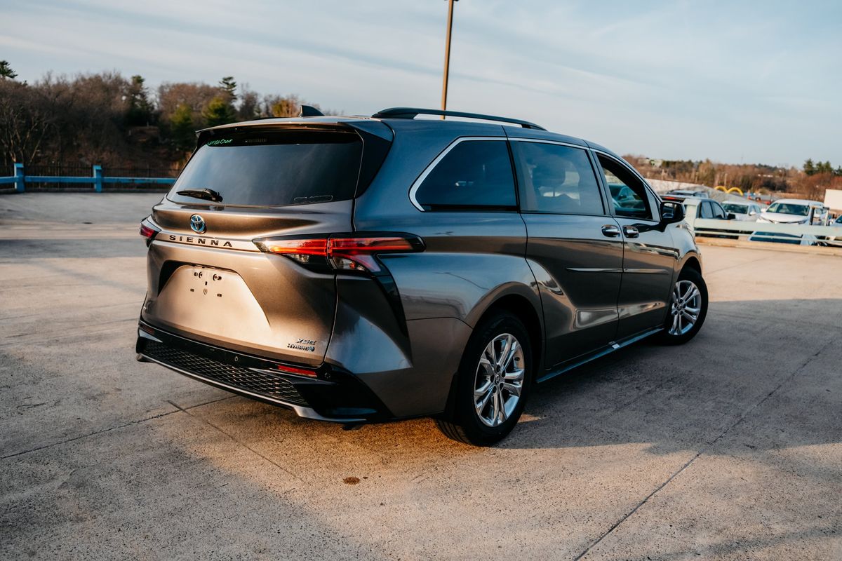 View vehicle photo 4