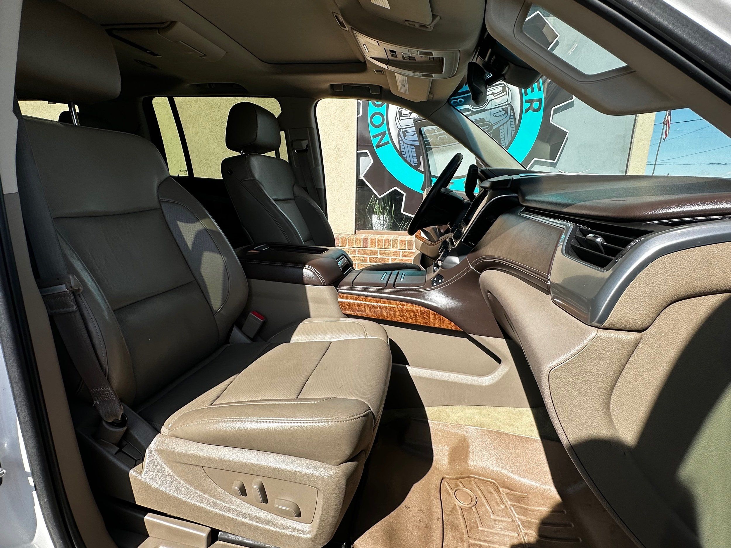 2016 Chevrolet Suburban LTZ photo 27
