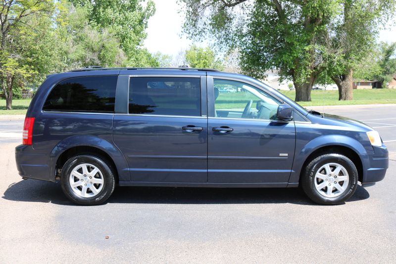 2008 Chrysler Town and Country Photos