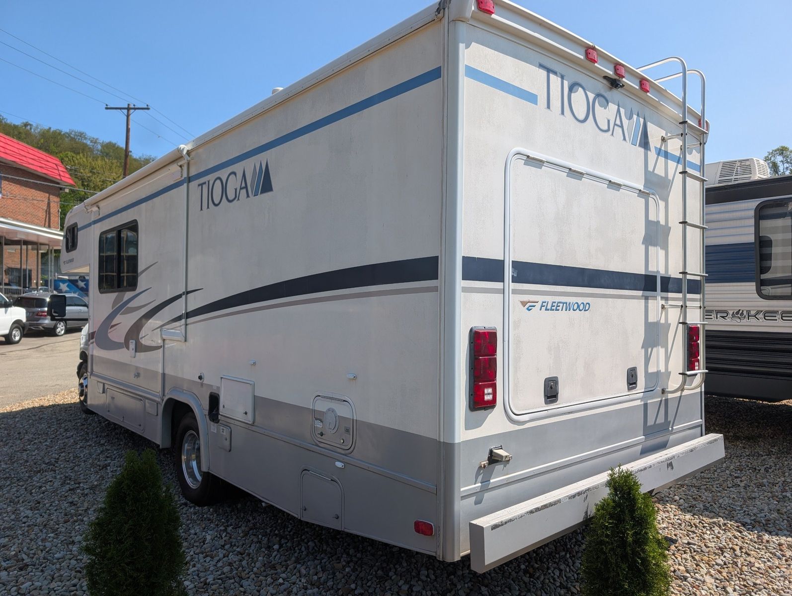 2004 Ford E-Series Chassis 6