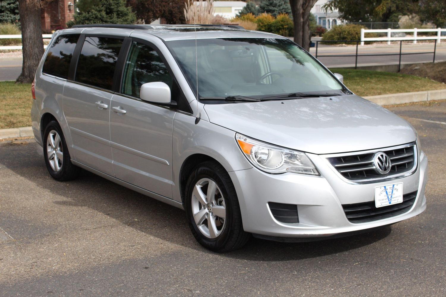 2011 Volkswagen Routan SEL | Victory Motors of Colorado