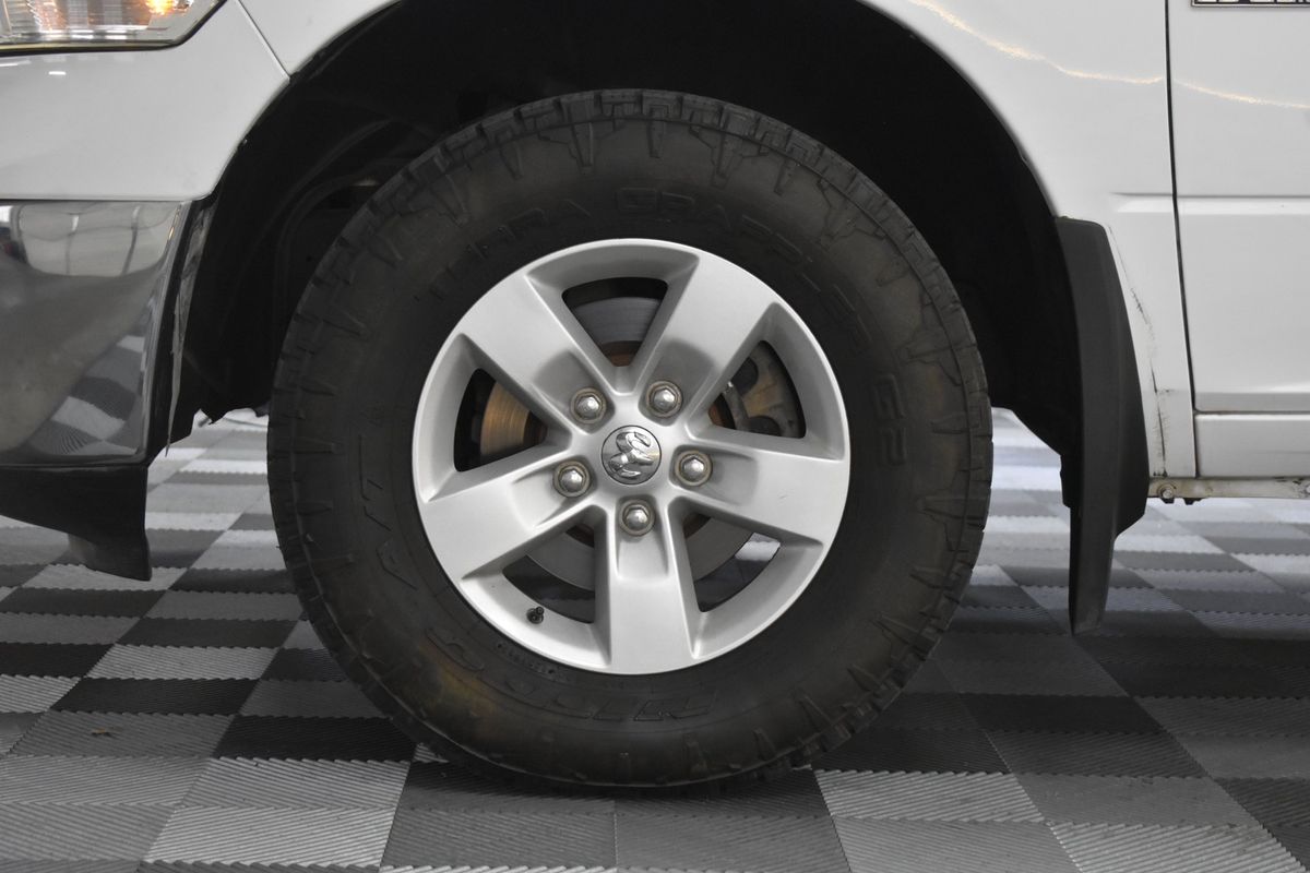 2019 Ram 1500 Classic SLT Crew Cab 4x4 5'7" Box