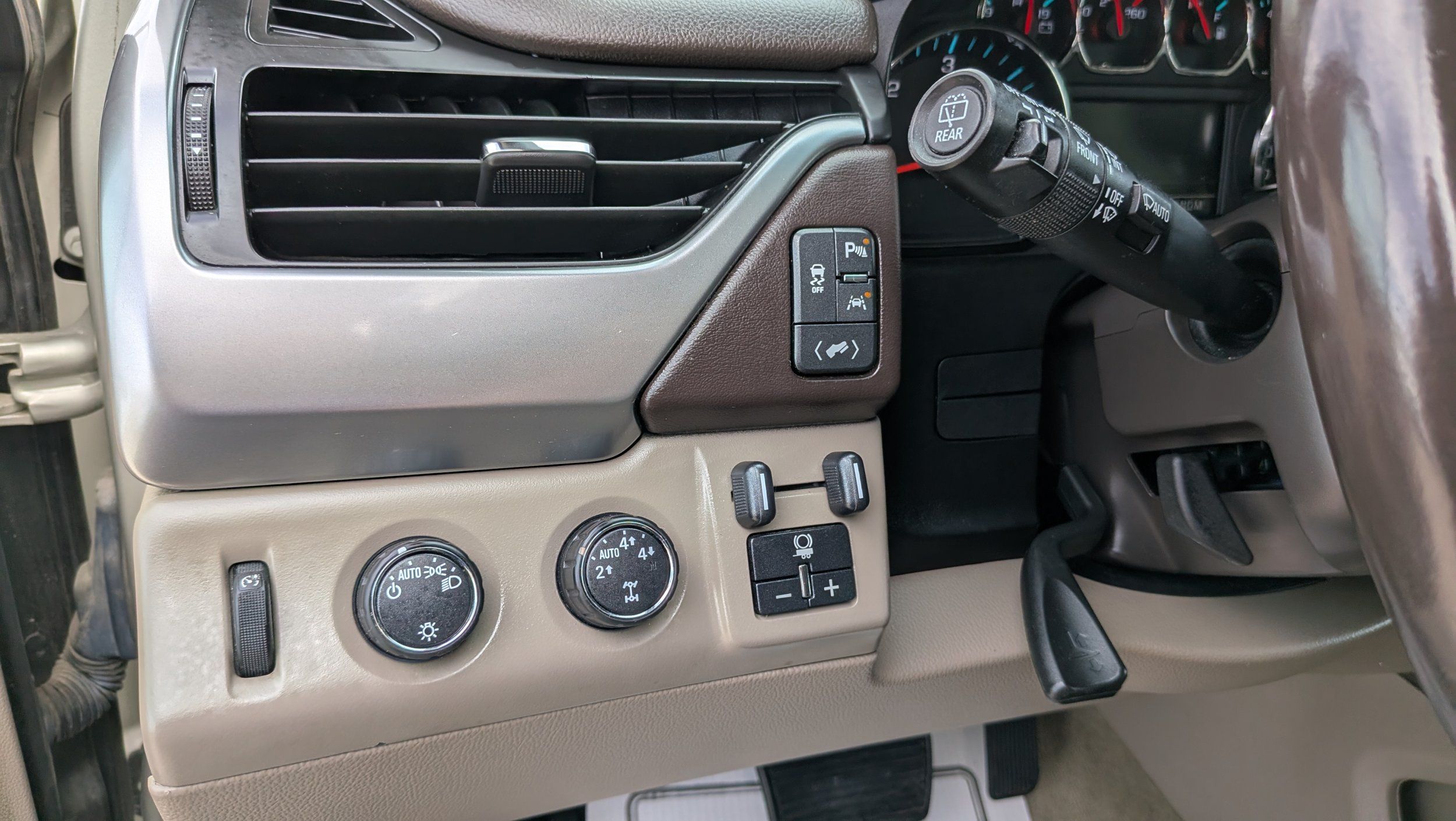 2016 Chevrolet Tahoe LT - Photo 19