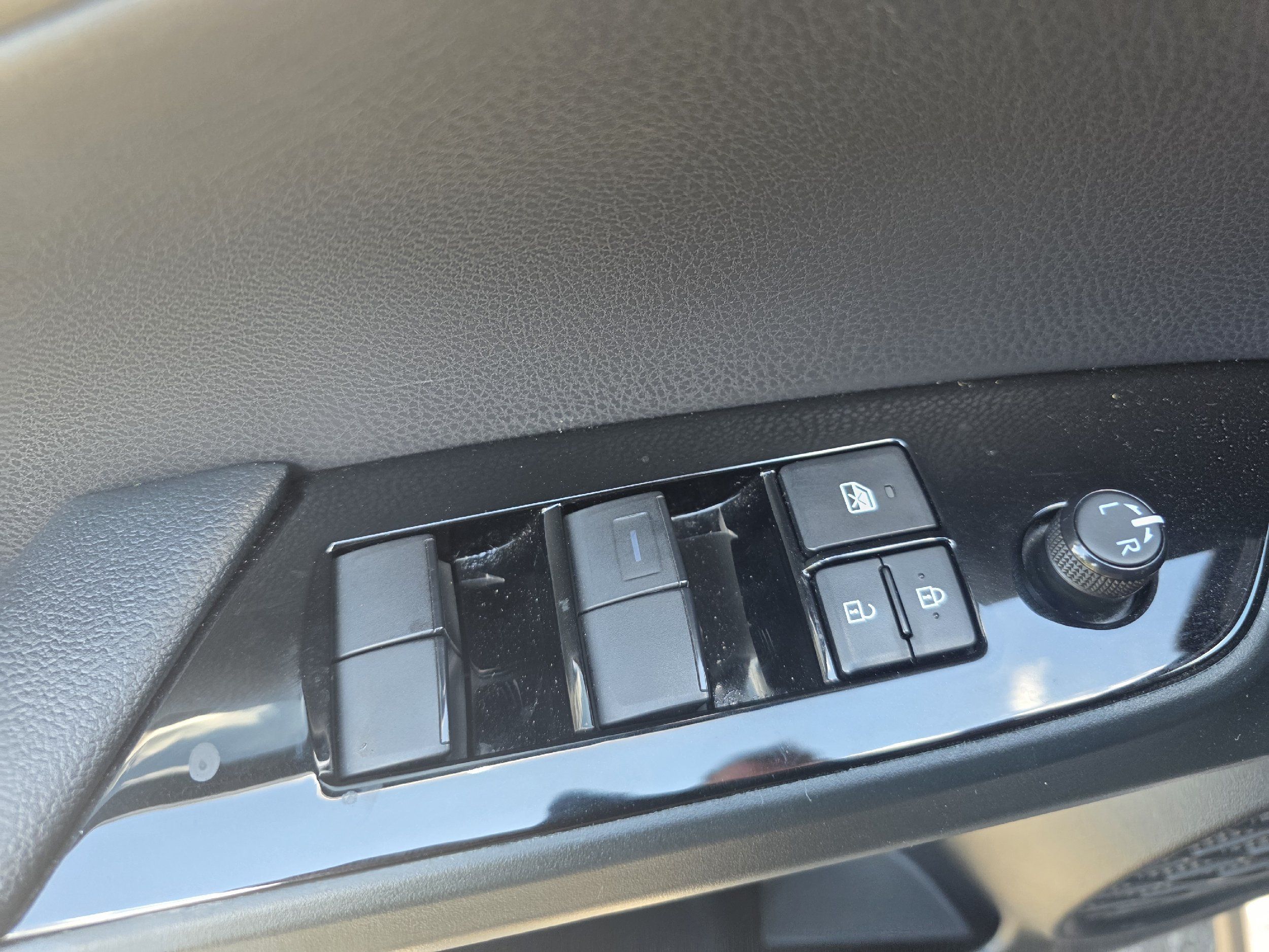 2022 Toyota Prius Prime XLE photo 18