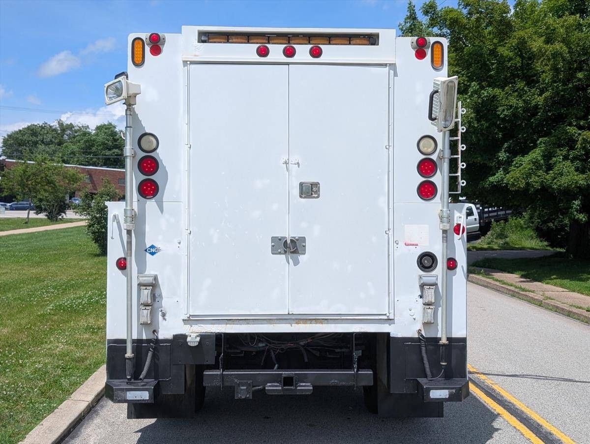 2011 Ford F-550 Super Duty 8