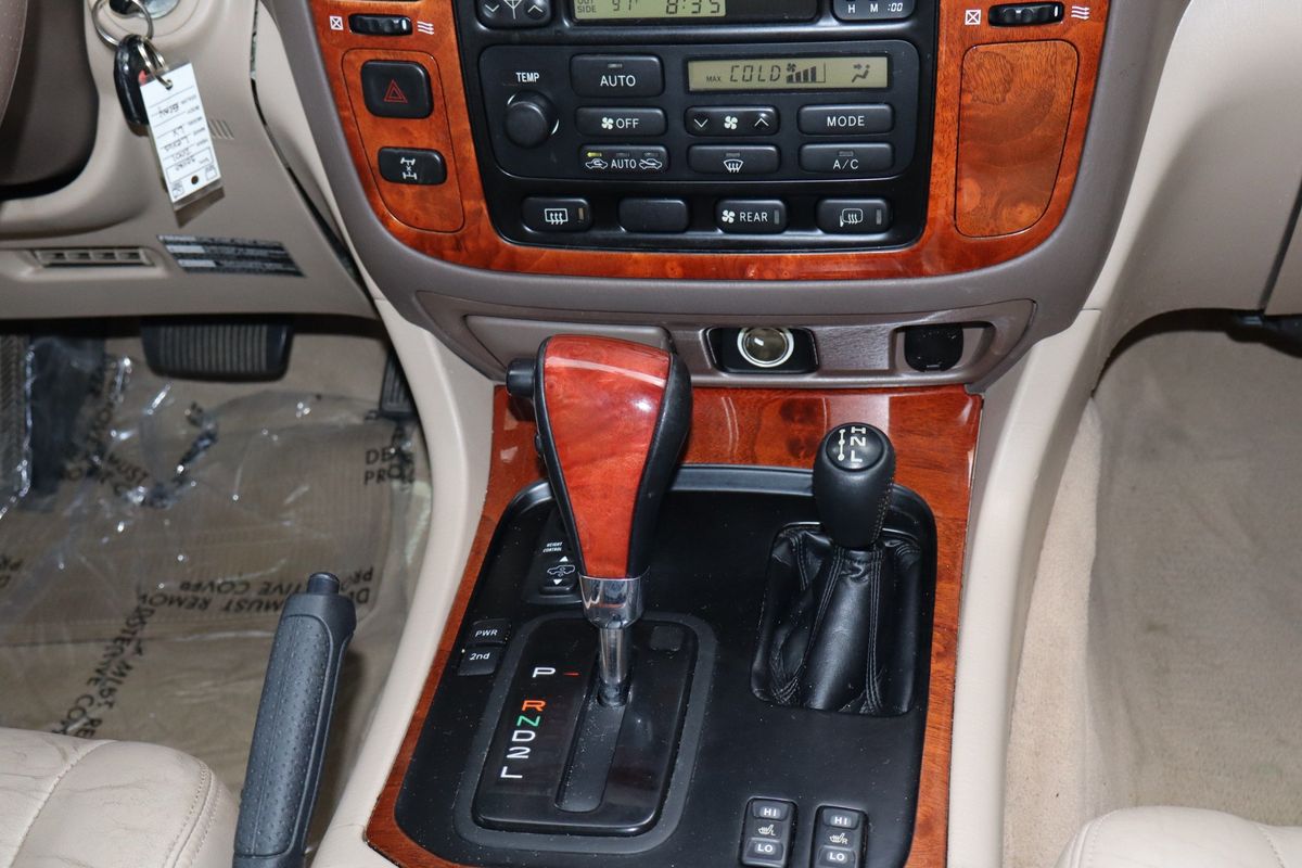 2001 Lexus LX 470 Base