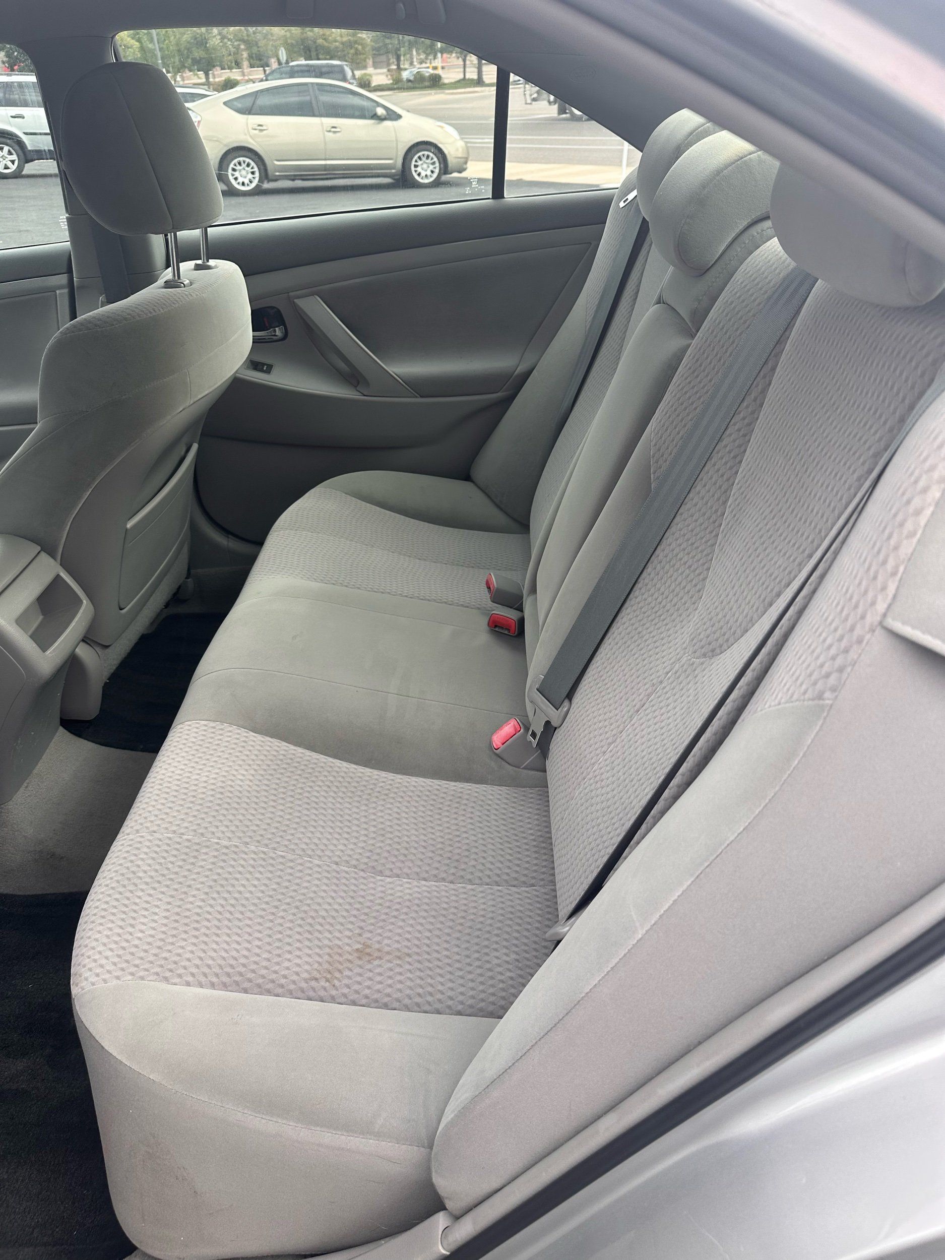 2011 Toyota Camry LE photo 8
