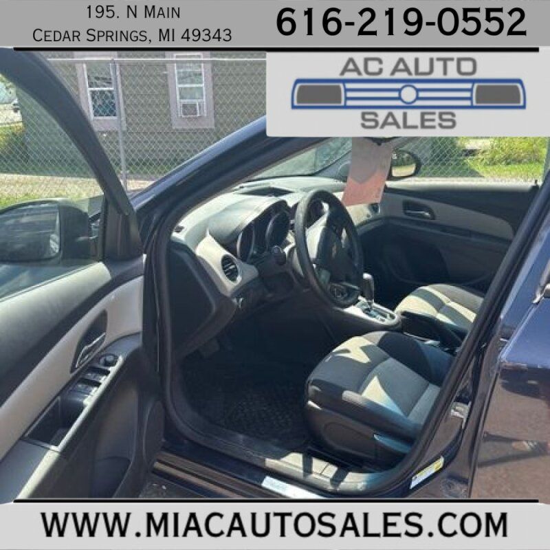 2014 Chevrolet Cruze LS photo 3