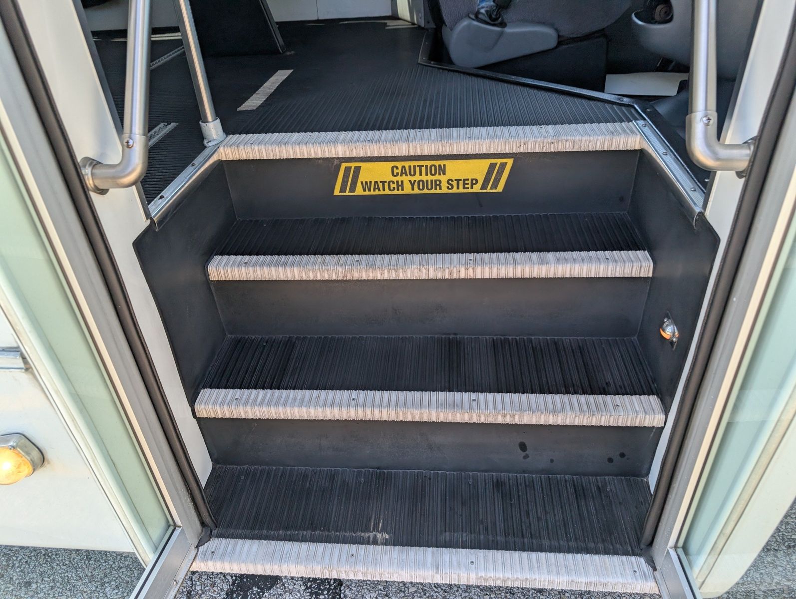 2007 Ford E-450 Cutaway 56