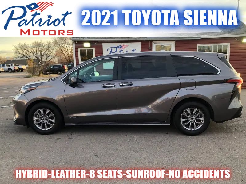 2021 Toyota Sienna XLE's photo