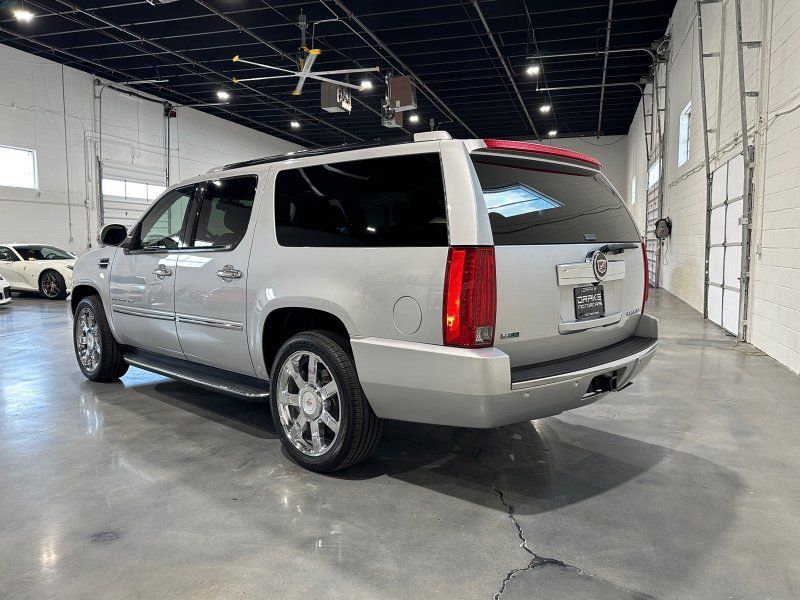 2011 Cadillac Escalade ESV Luxury, photo 4