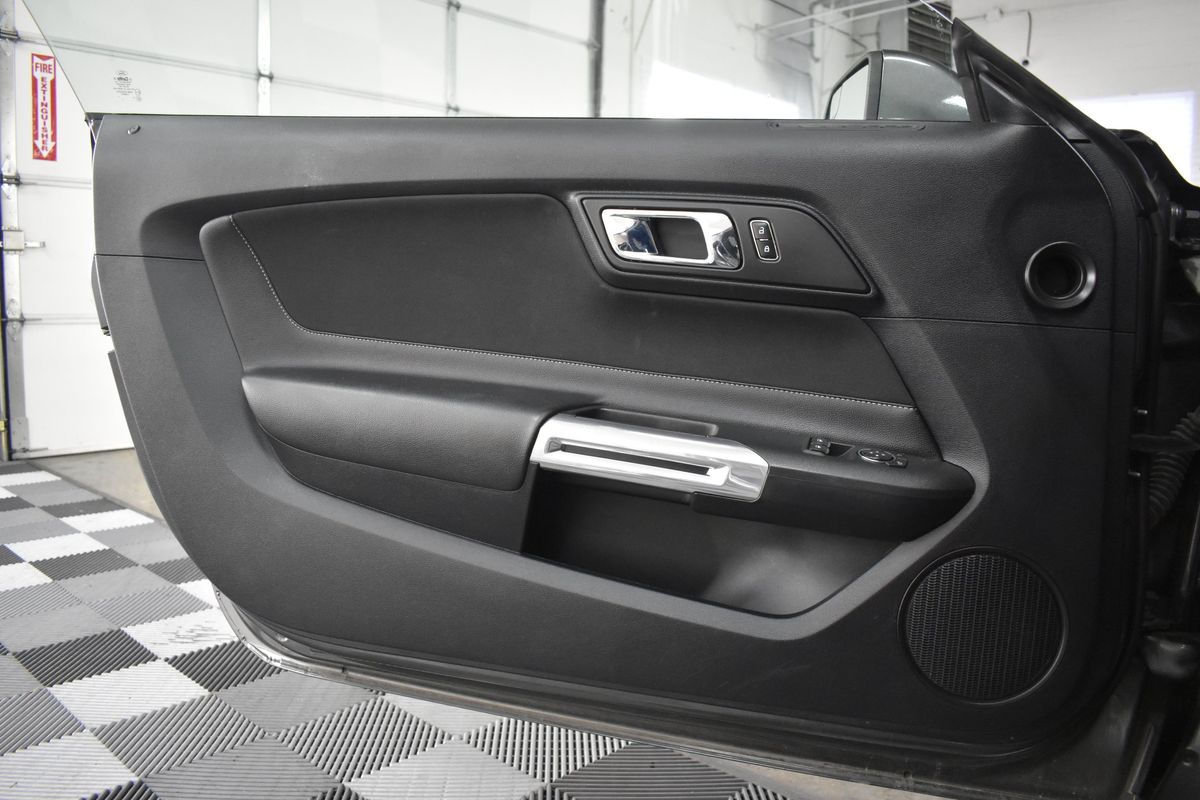 2017 Ford Mustang V6