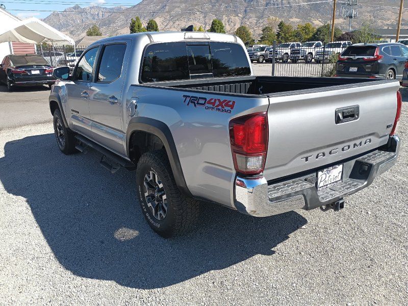 2018 Toyota Tacoma TRD photo 3