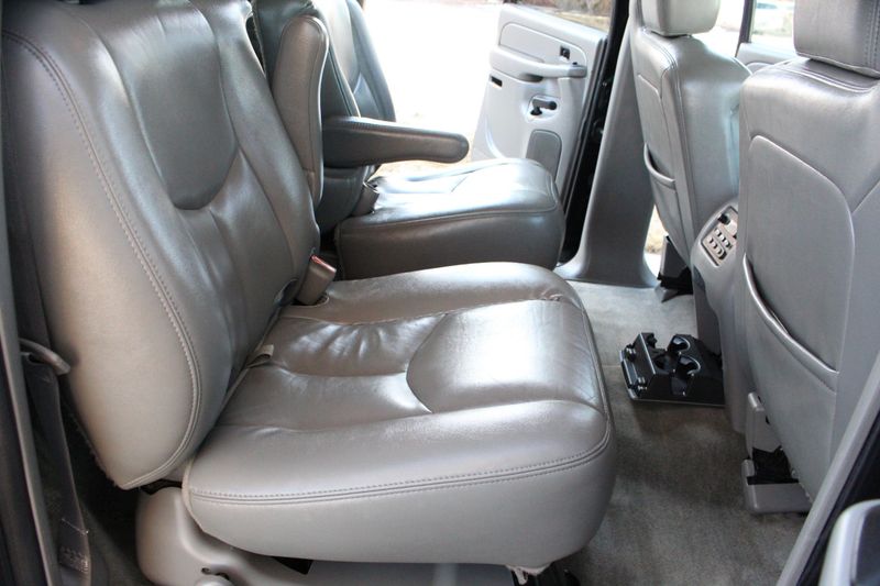 2004 GMC Yukon XL 2500 SLT | Victory Motors of Colorado