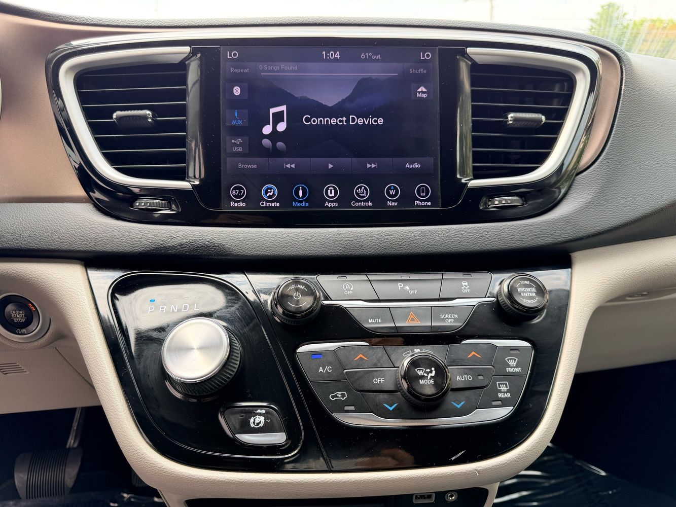 2018 Chrysler Pacifica Touring L photo 26