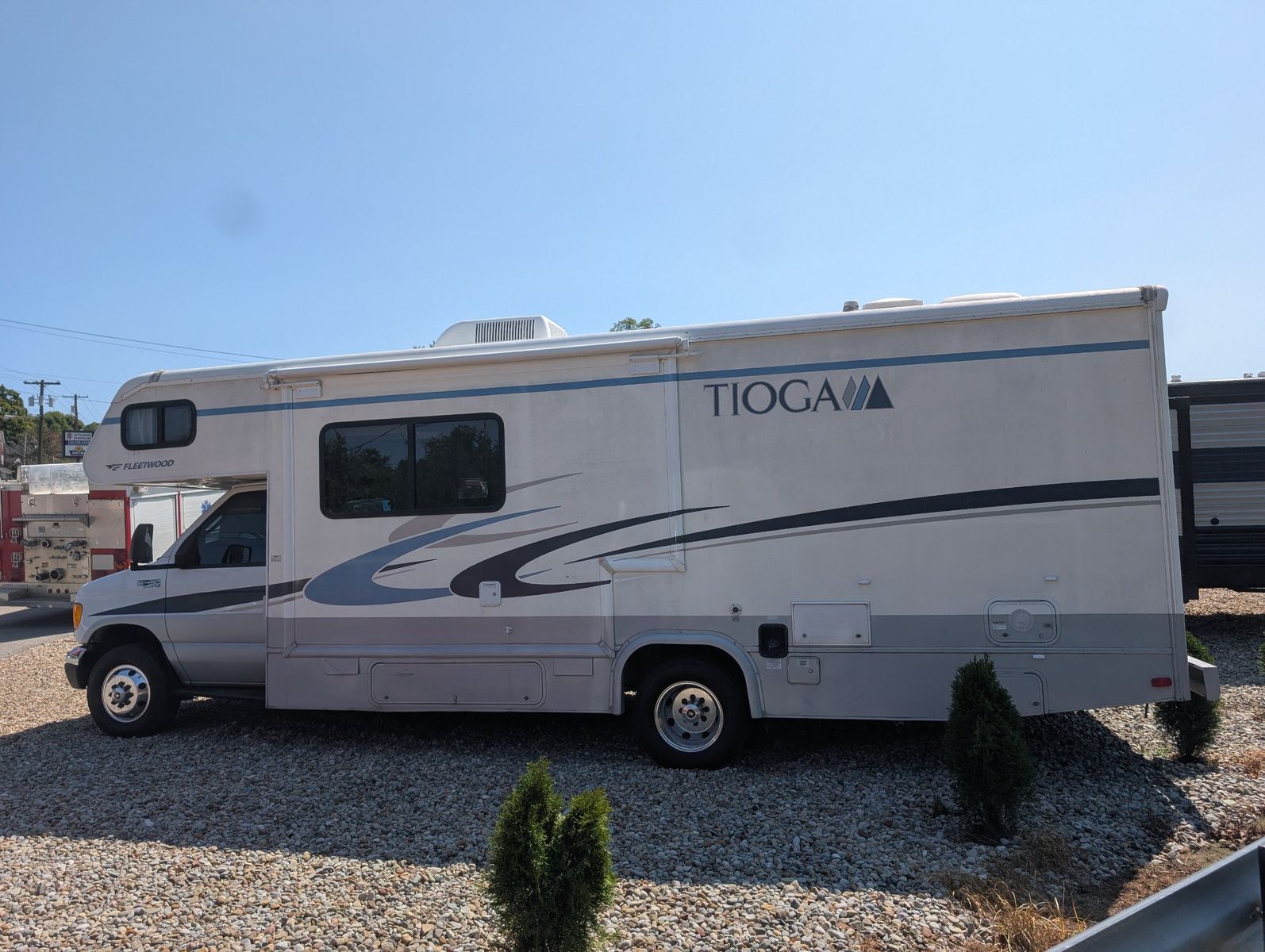 2004 Ford E-Series Chassis 8