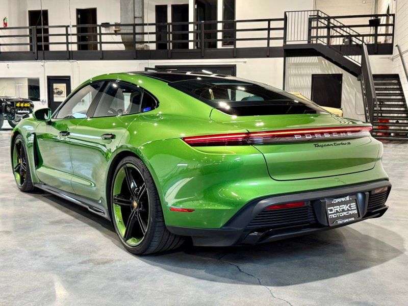 2022 Porsche Taycan Turbo S, photo 3