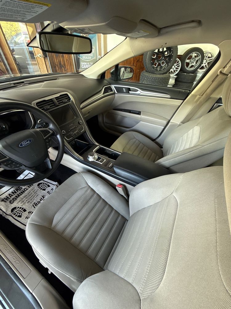 2019 Ford Fusion SE photo 16