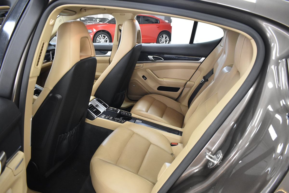 2015 Porsche Panamera 4