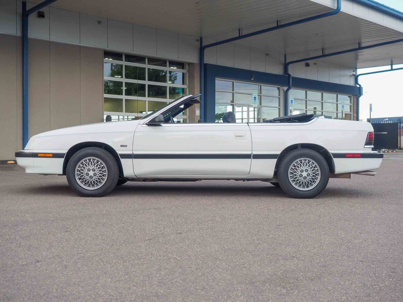 1990 Chrysler Le Baron 15