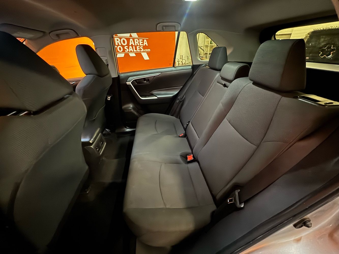 2022 Toyota RAV4 LE photo 8