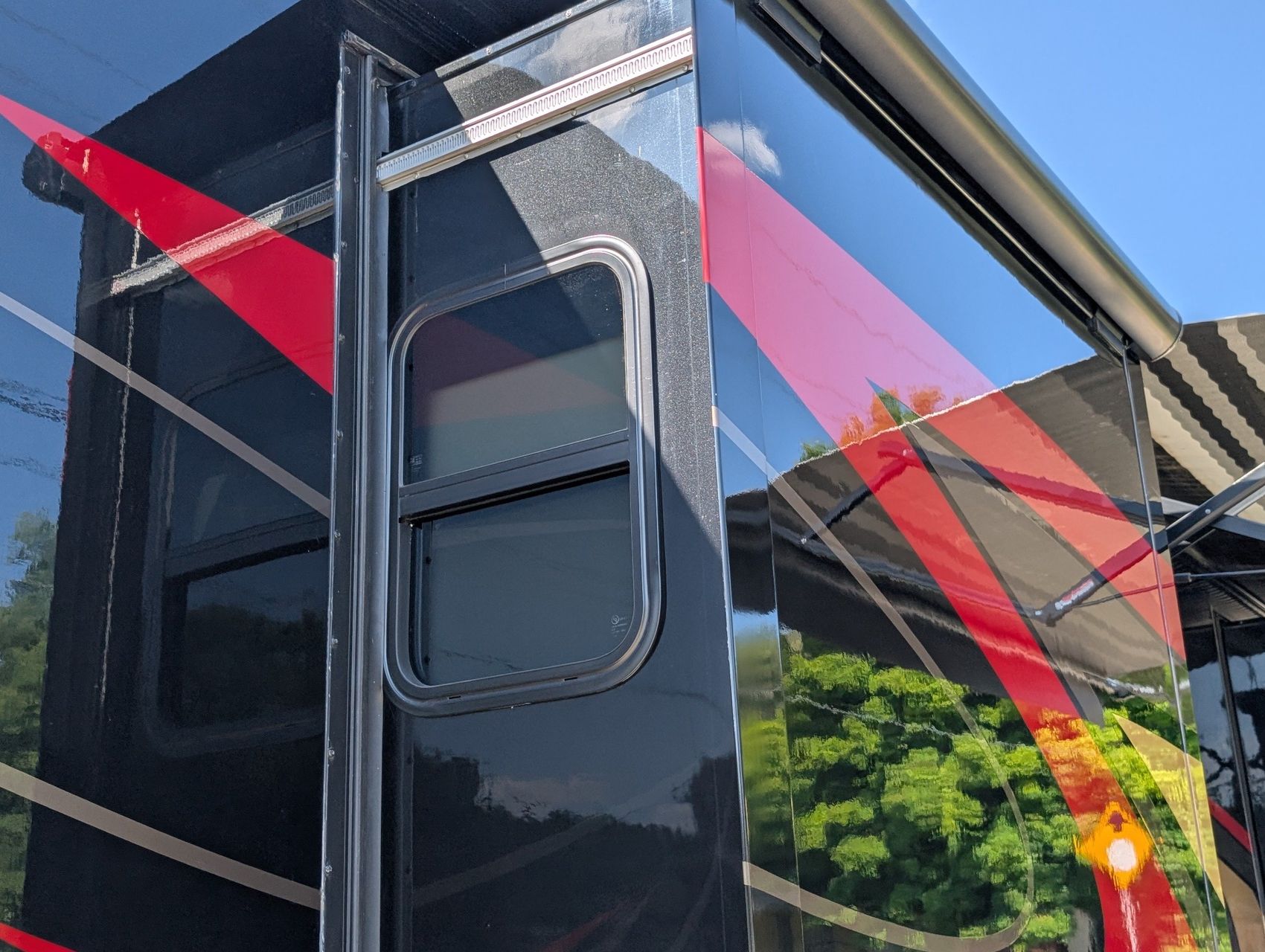 2019 Jayco Embark 52