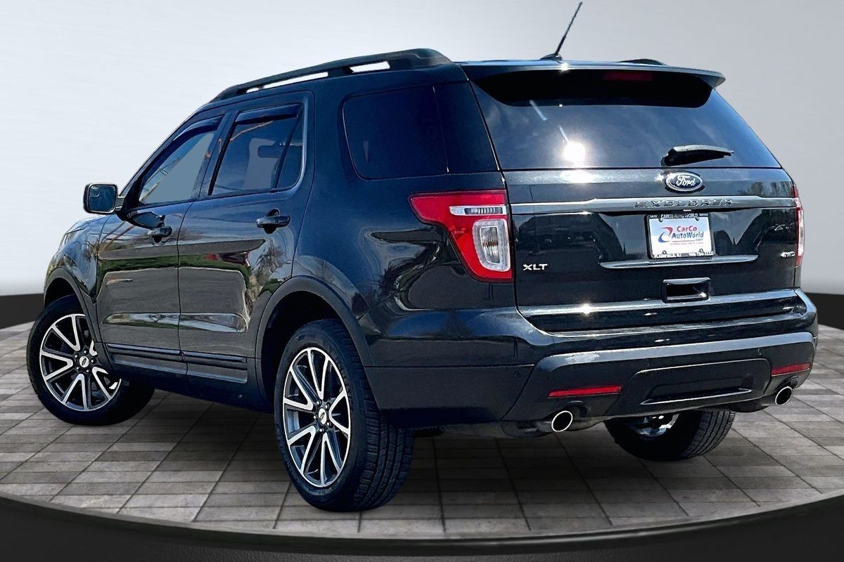 View vehicle photo 7
