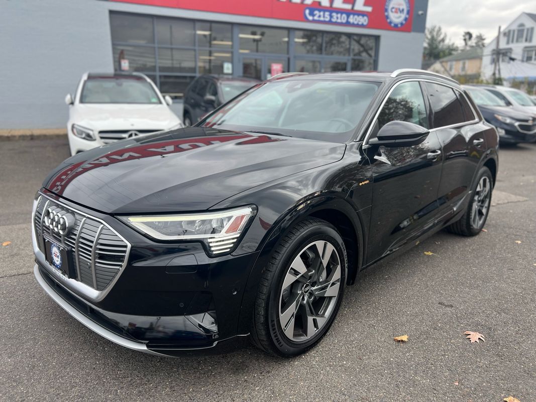 2021 Audi e-tron quattro Premium Plus's photo