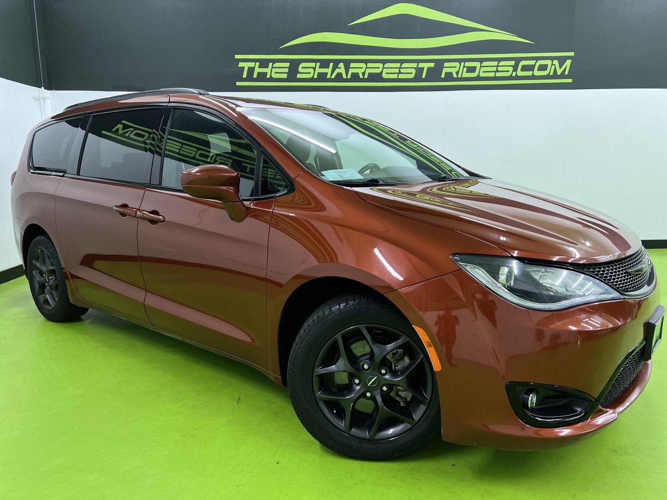 2018 Chrysler Pacifica Touring Plus's photo