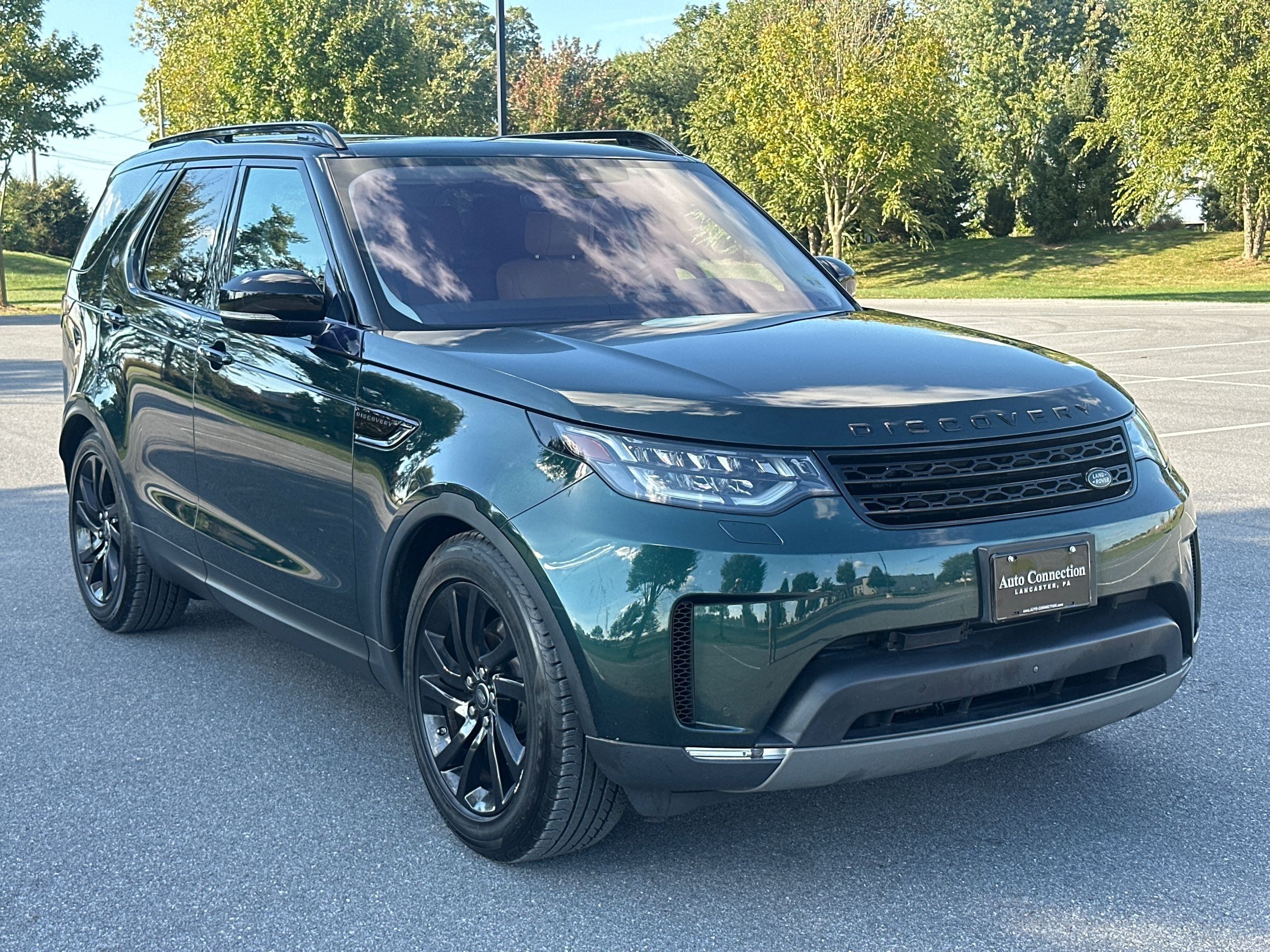 2017 Land Rover Discovery HSE photo 2