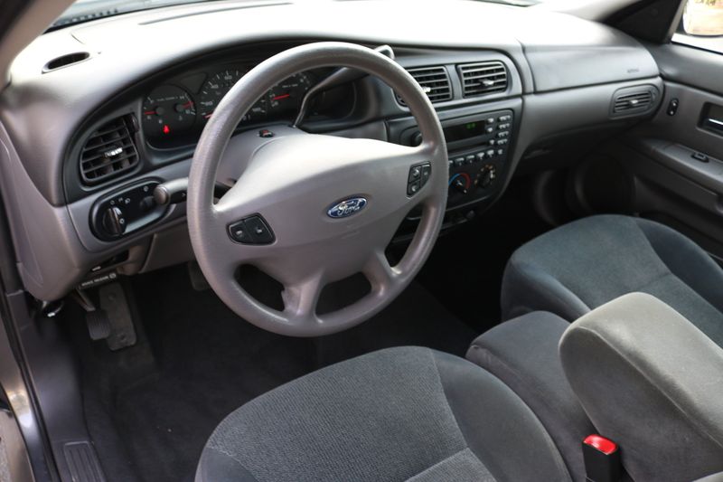 2002 Ford Taurus Photos