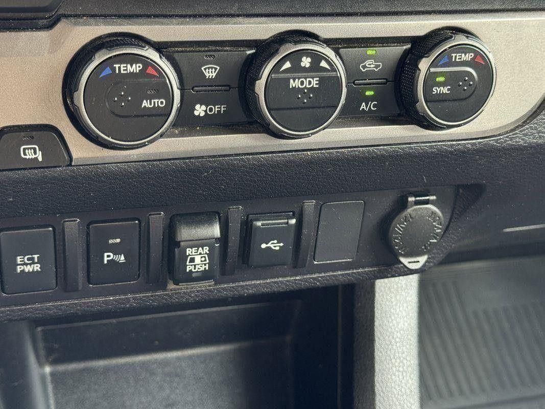 2022 Toyota Tacoma SR5 V6 photo 14