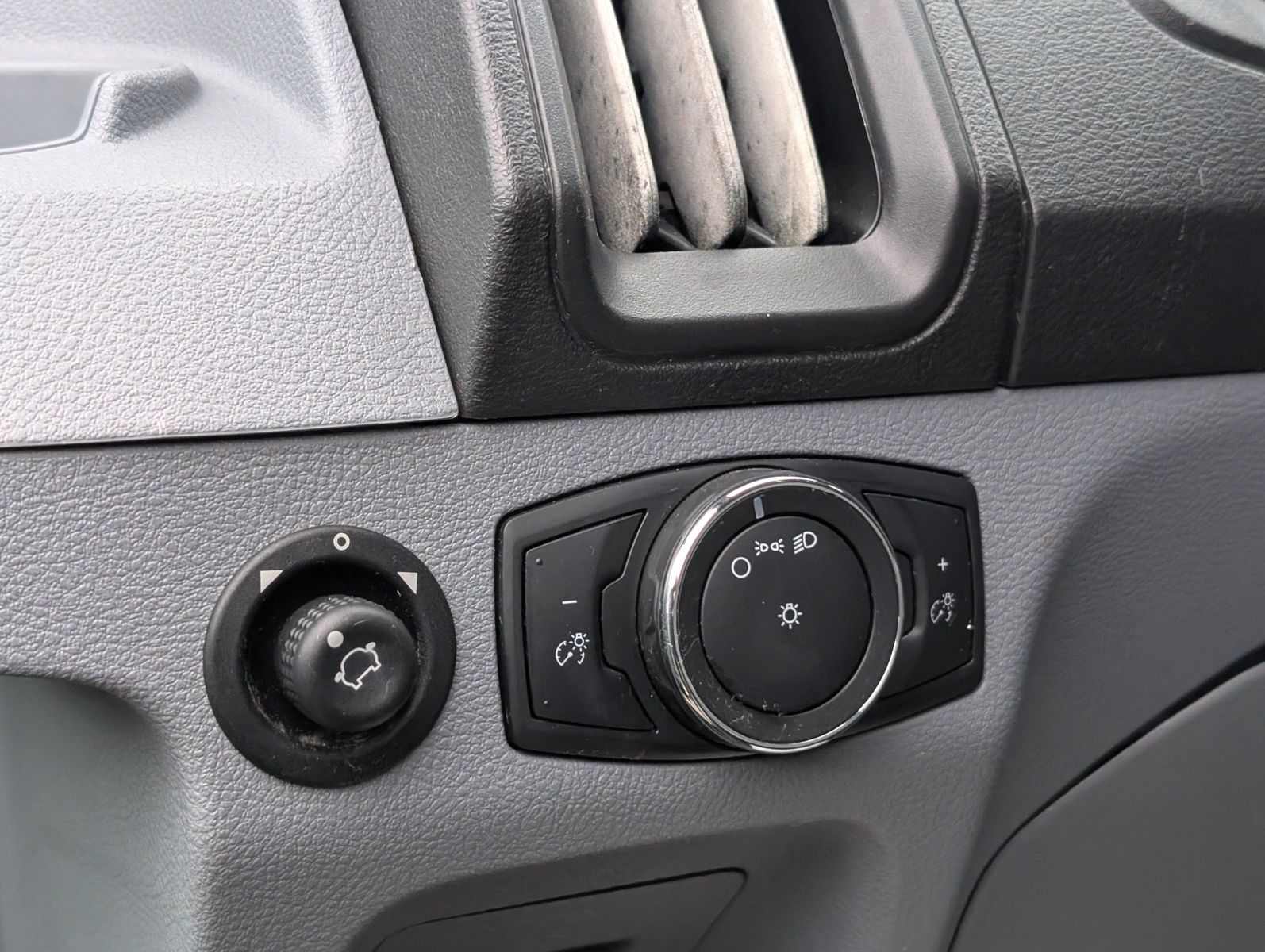 2018 Ford Transit-150 45