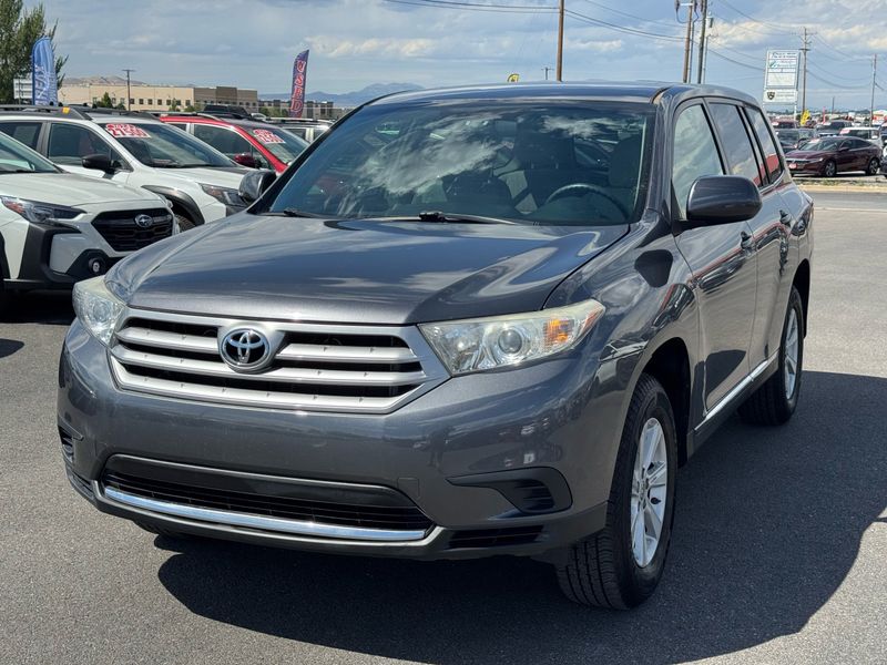 2013 Toyota Highlander — Base V6, photo 1 of 18
