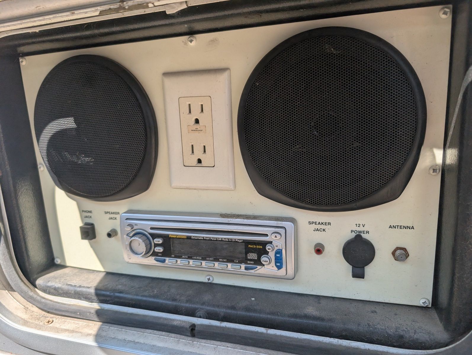 2004 Ford E-Series Chassis 70