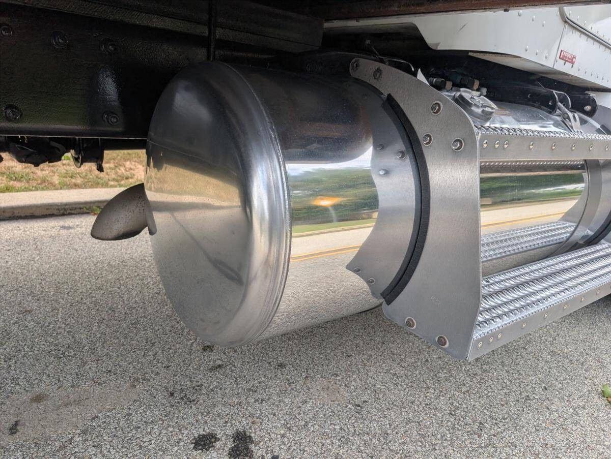 2007 Peterbilt 335 97