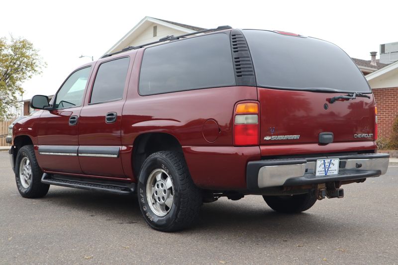 2003 Chevrolet Suburban Photos