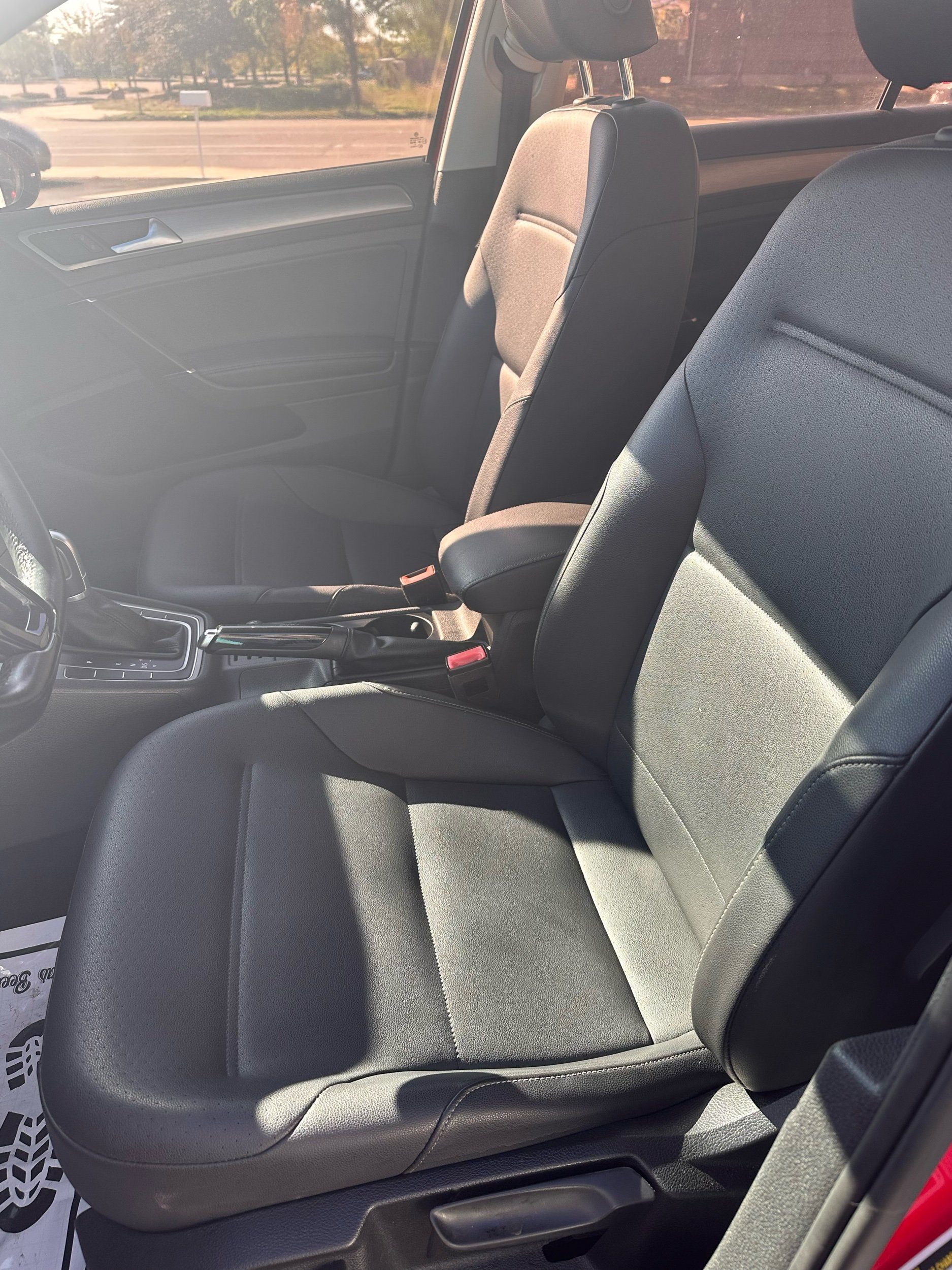 2015 Volkswagen Golf TDI S photo 12