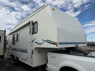 photo of RV 1998 Fleetwood Prowler 27-5J