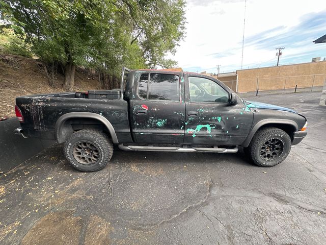 2004 Dodge Dakota Pickup Truck Four-Wheel Drive 5-Speed Manual