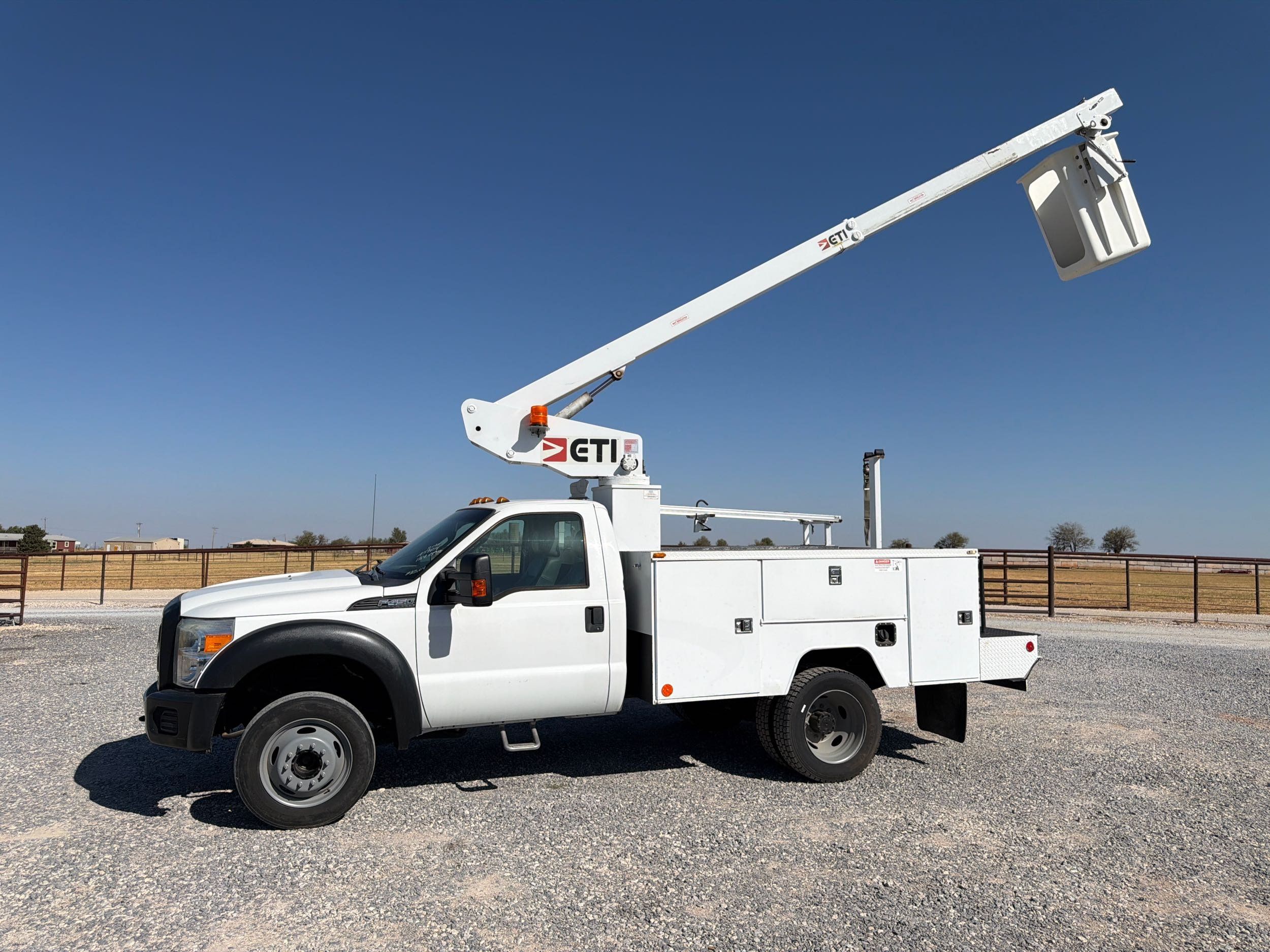 2016 Ford F-450 Super Duty Chassis Cab XL - Photo 2