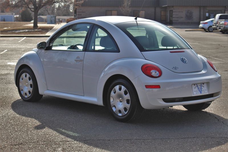 2010 Volkswagen New Beetle Base PZEV | Victory Motors of