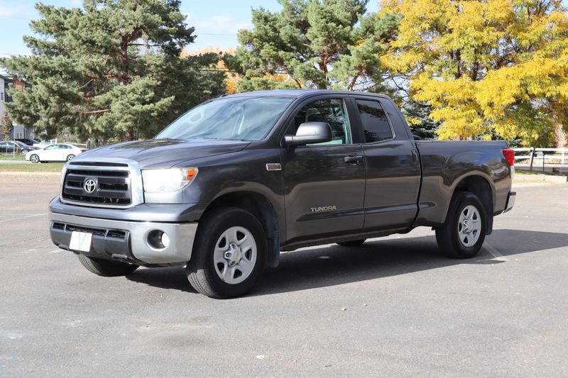 ●【訳アリ】　Tundra　他言語　１枚 2013 Toyota Tundra Reg Cab 5.7L V8 6-Spd AT (Natl) Features