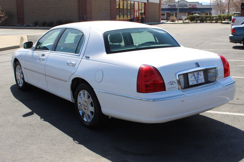 2005 Lincoln Town Car Signature Limited | Victory Motors Of Colorado