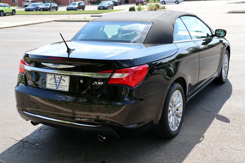 2013 Chrysler 200 Convertible Photos