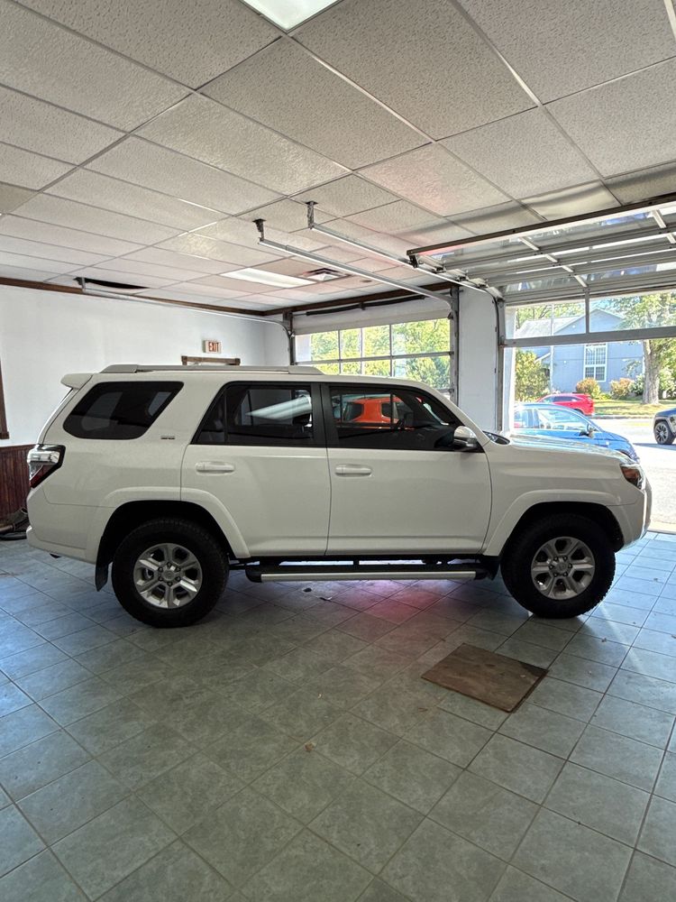 2017 Toyota 4Runner SR5 photo 9