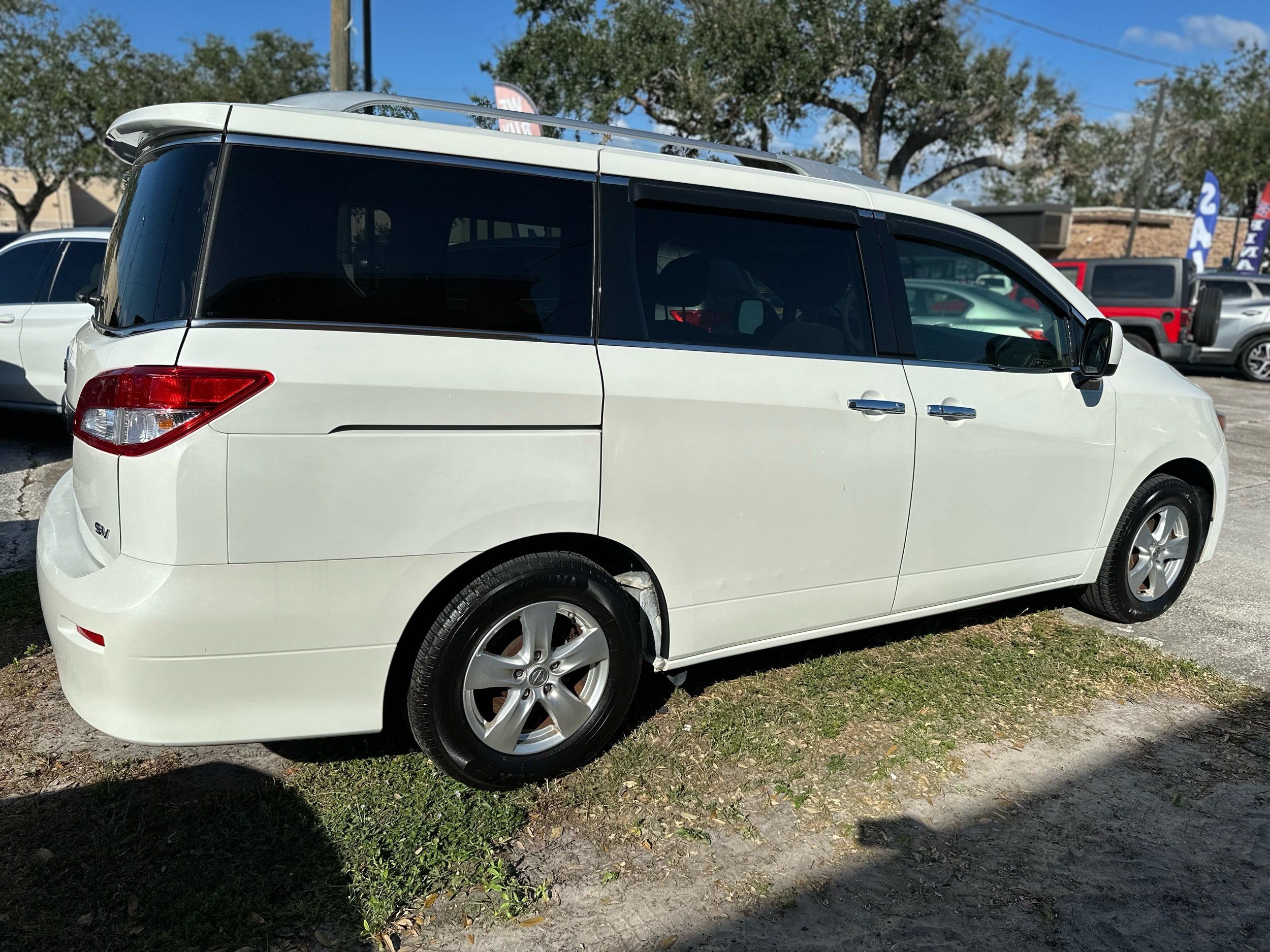 2016 Nissan Quest SV photo 3