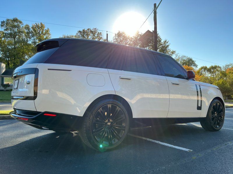 2023 Land Rover Range Rover SE photo 2