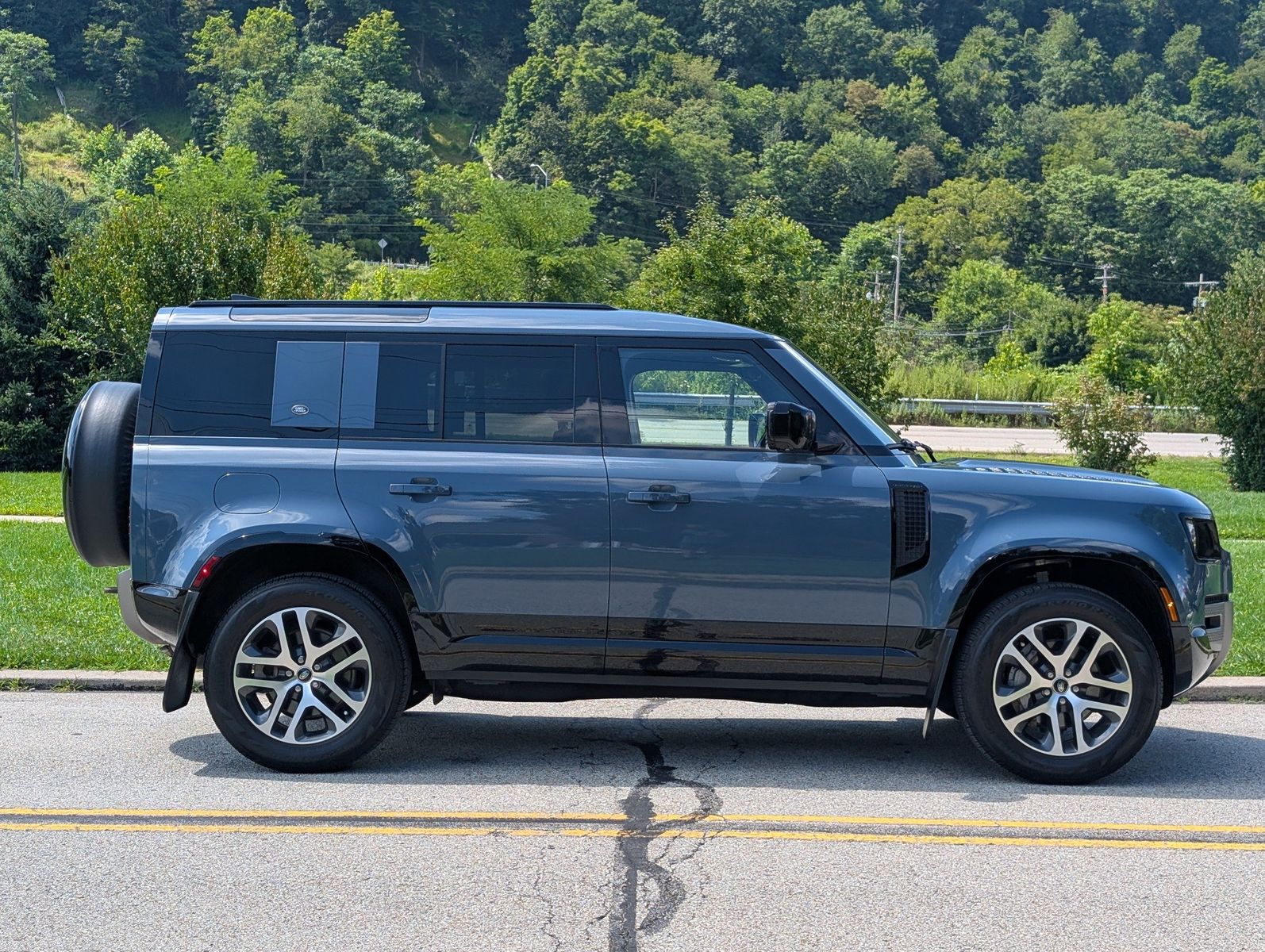 2024 Land Rover Defender 6