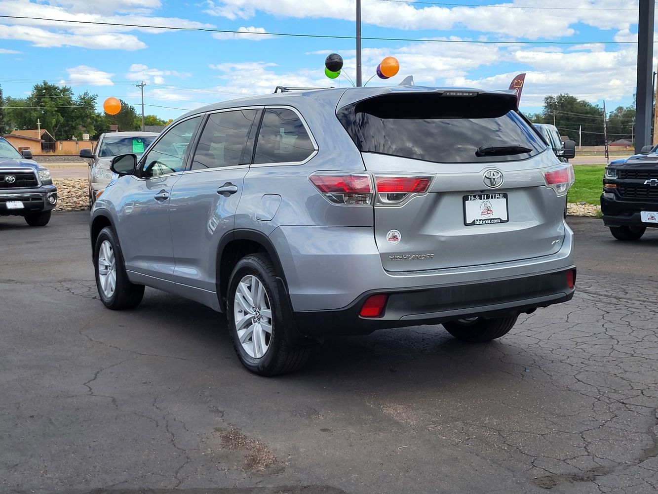2016 Toyota Highlander LE photo 2